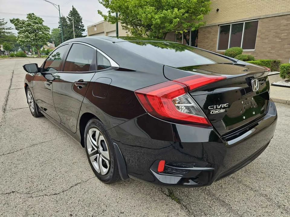 2017 Honda Civic 10th Gen - Image 8 of 15