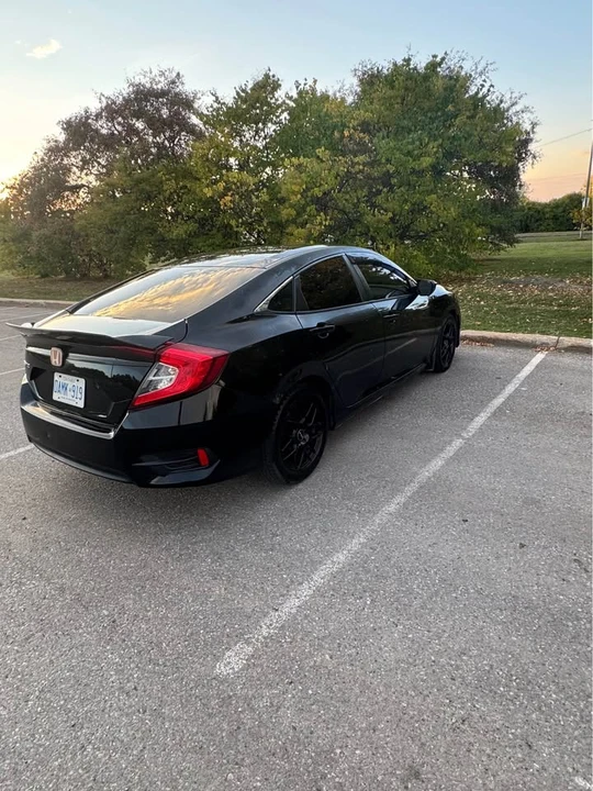 2017 Honda Civic 10th Gen - Image 4 of 9