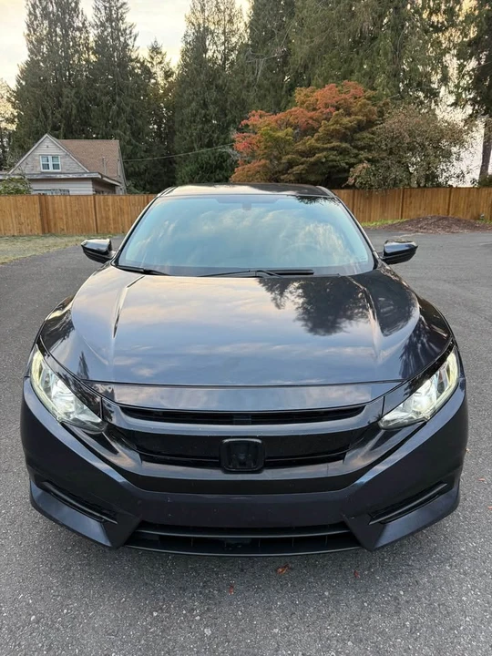 2017 Honda Civic 10th Gen - Image 6 of 10