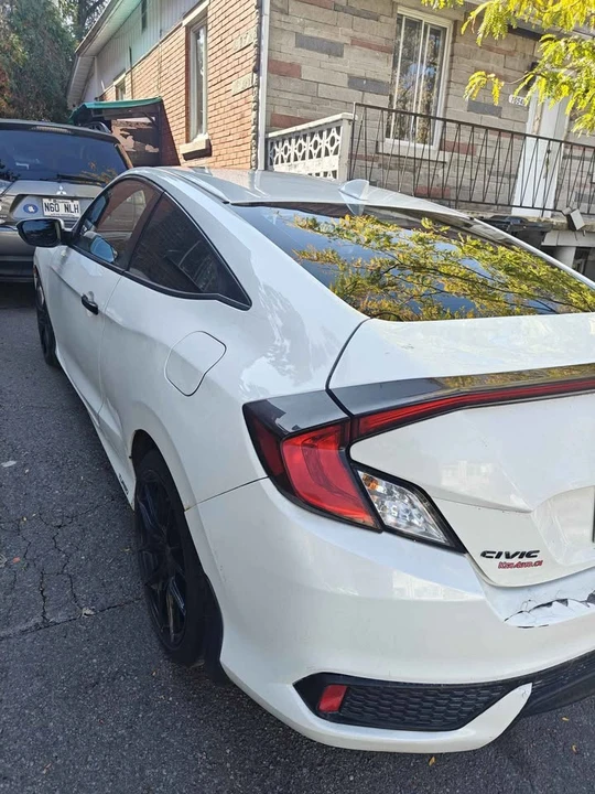 2017 Honda Civic 10th Gen - Image 5 of 10