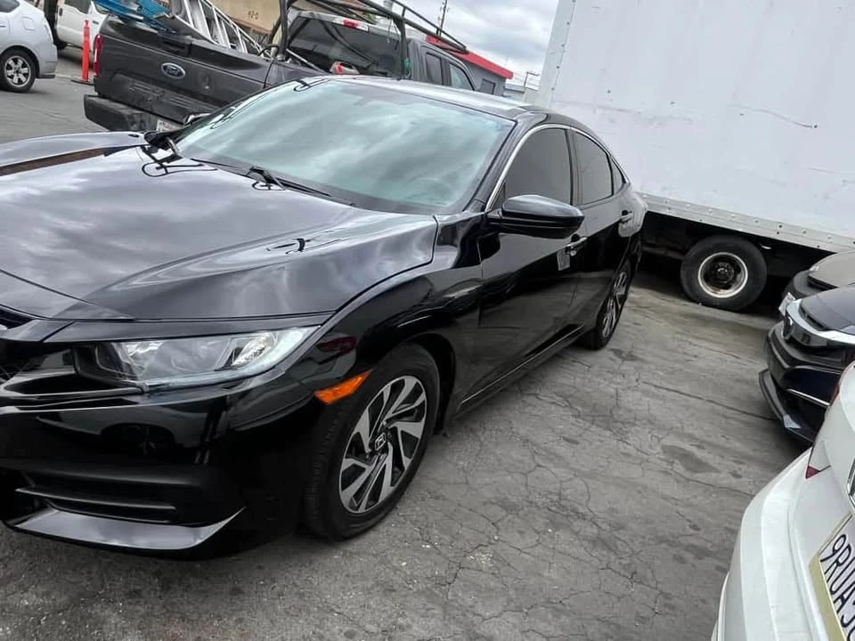 2017 Honda Civic 10th Gen - Image 2 of 7