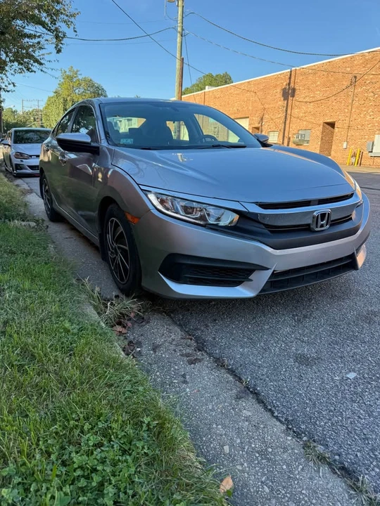 2017 Honda Civic 10th Gen - Image 4 of 12