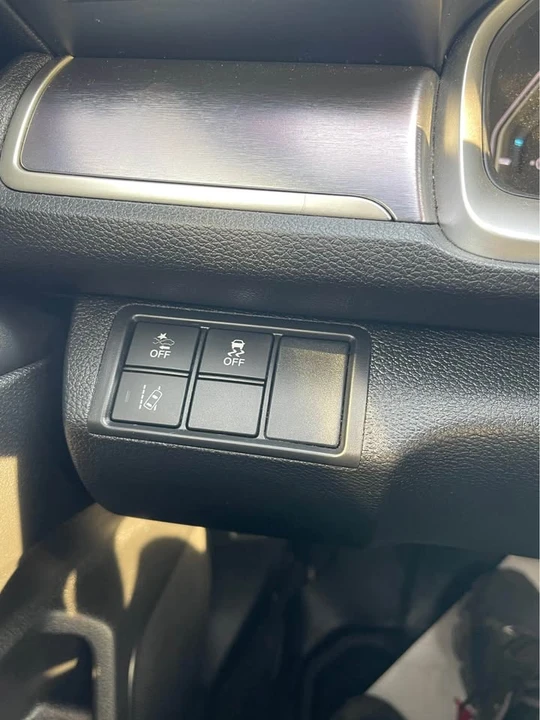 2017 Honda Civic 10th Gen - Image 8 of 11