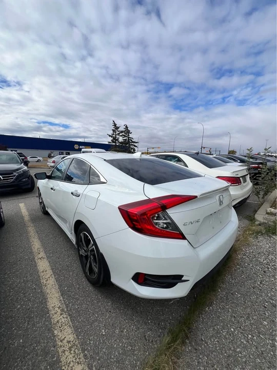 2017 Honda Civic 10th Gen - Image 4 of 9