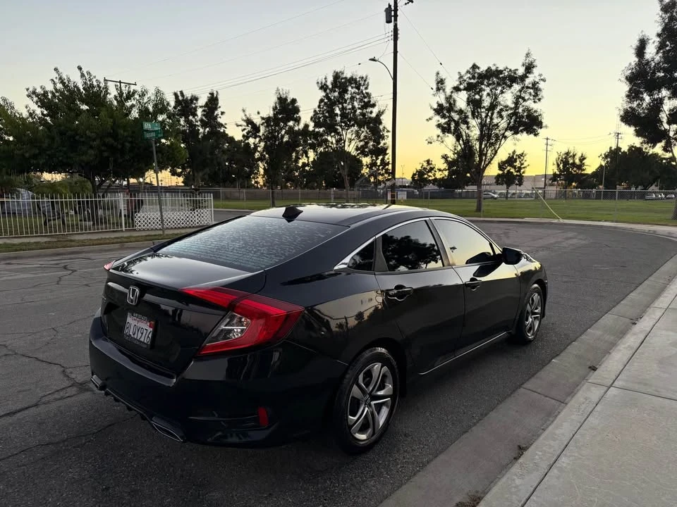 2017 Honda Civic 10th Gen - Image 5 of 11