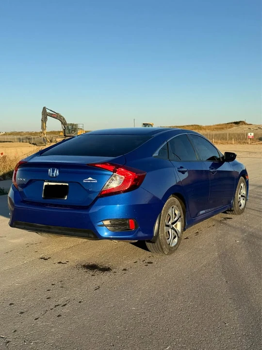 2017 Honda Civic 10th Gen - Image 8 of 15