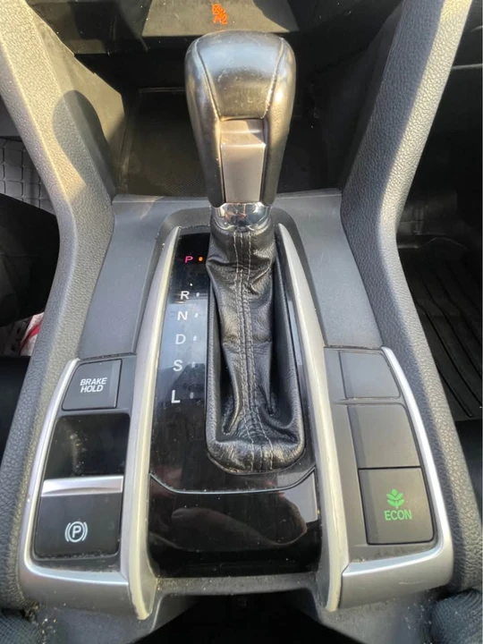 2017 Honda Civic 10th Gen - Image 6 of 11