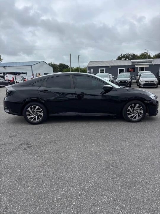 2017 Honda Civic 10th Gen - Image 6 of 10