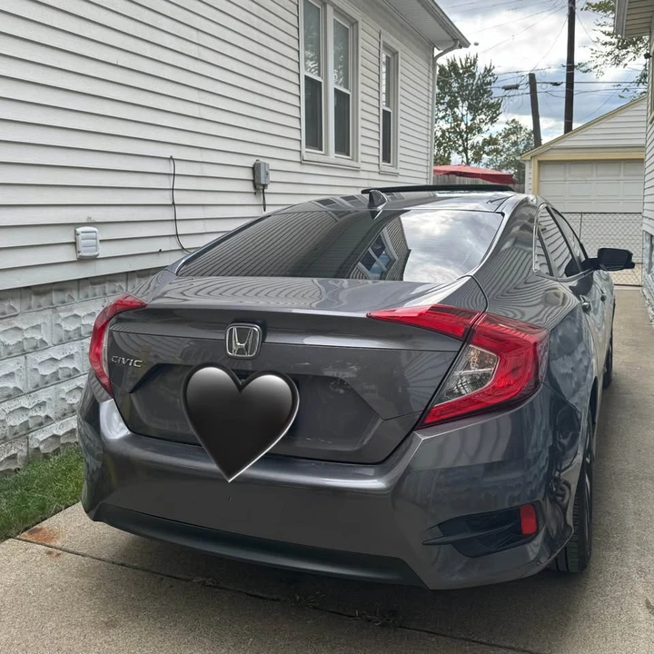 2017 Honda Civic 10th Gen - Image 4 of 10