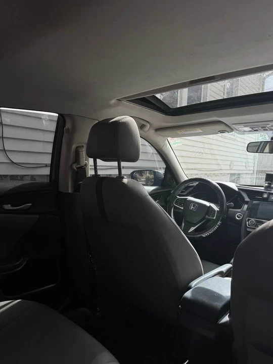 2017 Honda Civic 10th Gen - Image 6 of 10