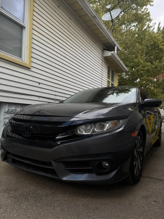 2017 Honda Civic 10th Gen - Image 2 of 10