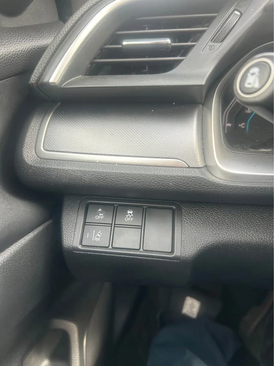 2017 Honda Civic 10th Gen - Image 6 of 8