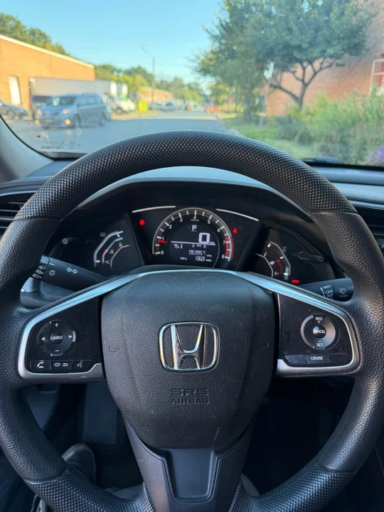 2017 Honda Civic 10th Gen - Image 7 of 12