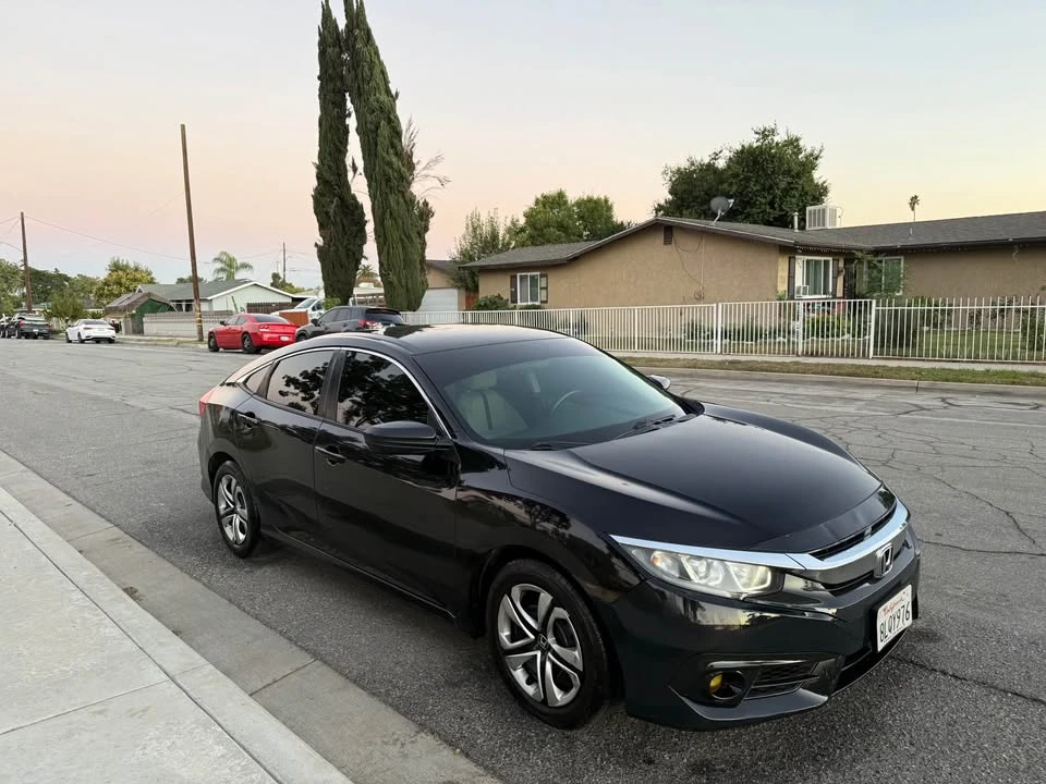 2017 Honda Civic 10th Gen - Image 7 of 11