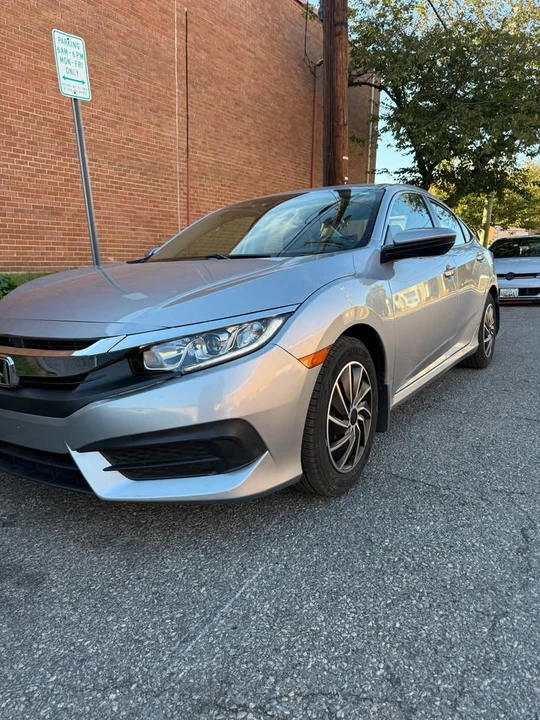 2017 Honda Civic 10th Gen - Image 2 of 12