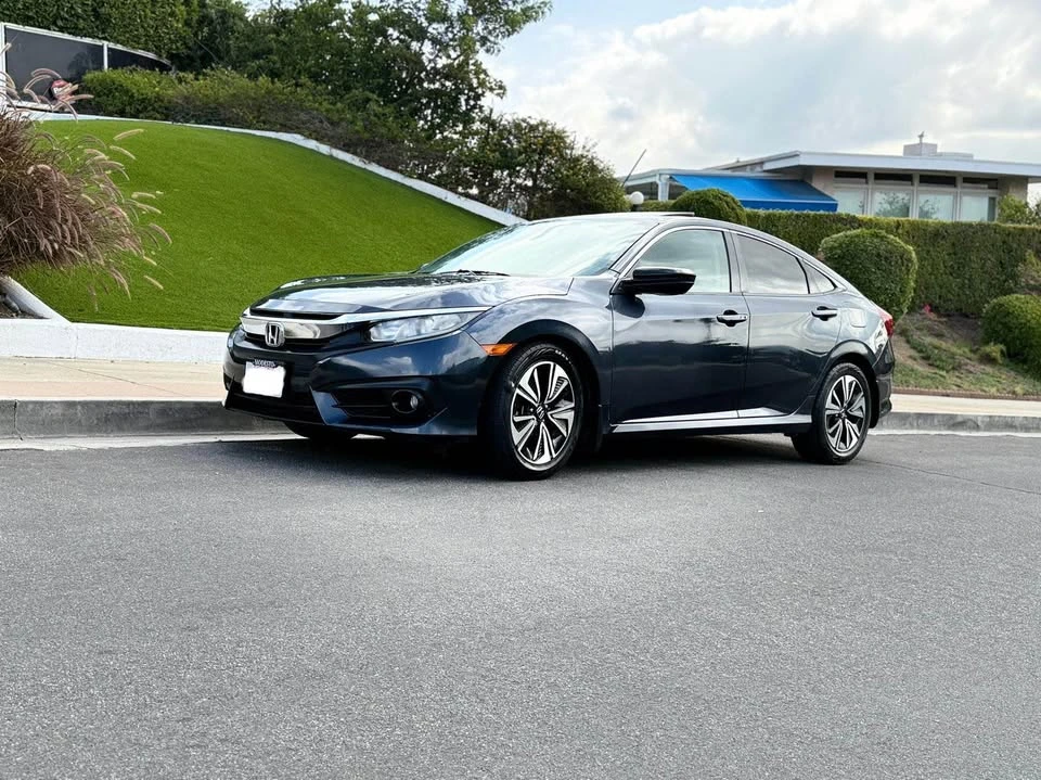 2017 Honda Civic 10th Gen - Image 5 of 15