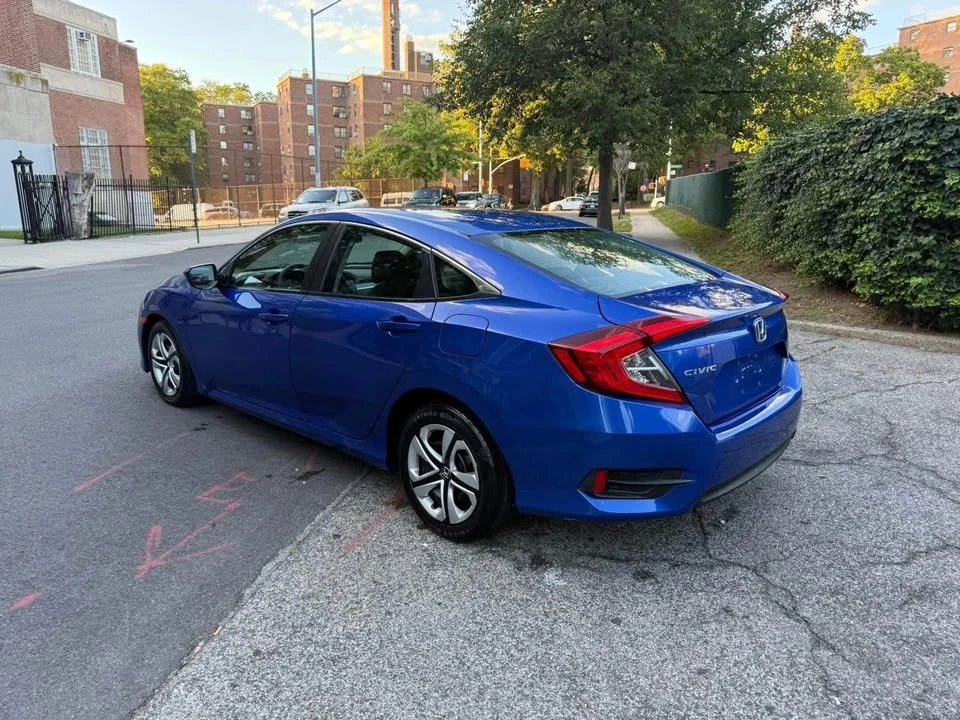 2017 Honda Civic 10th Gen - Image 5 of 11