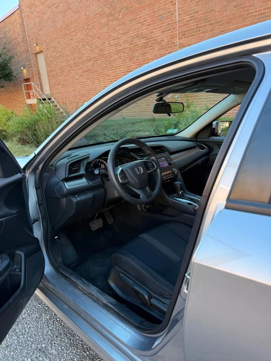 2017 Honda Civic 10th Gen - Image 10 of 12