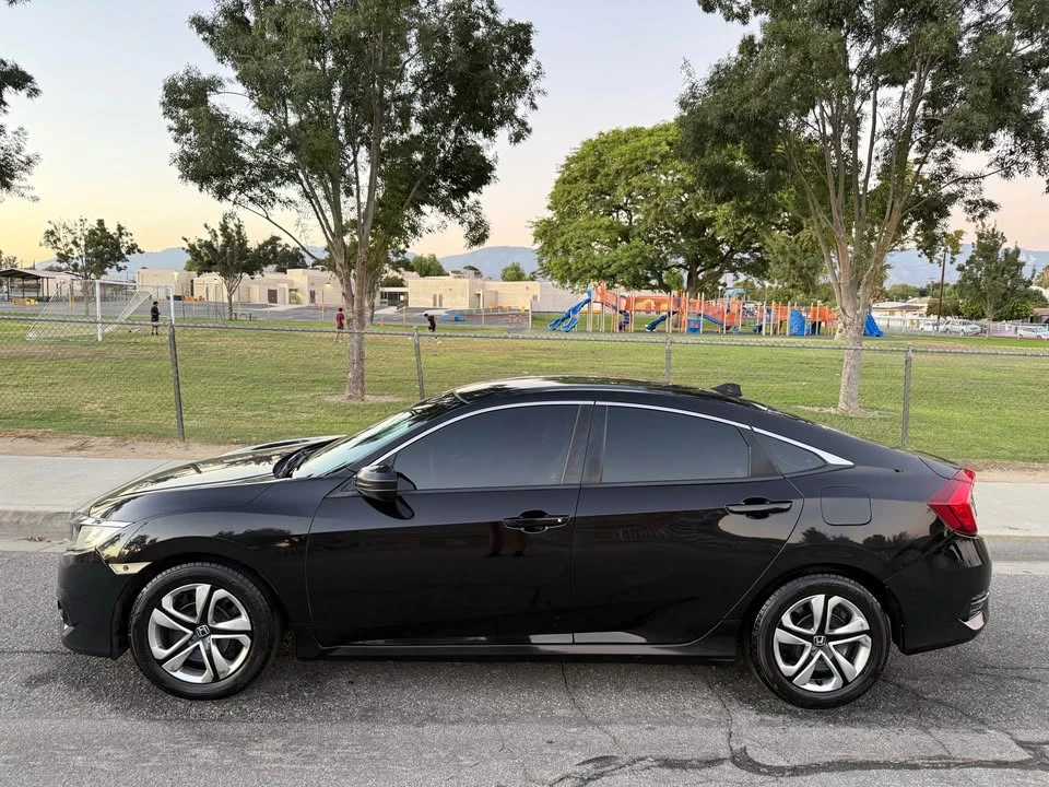 2017 Honda Civic 10th Gen - Image 2 of 11