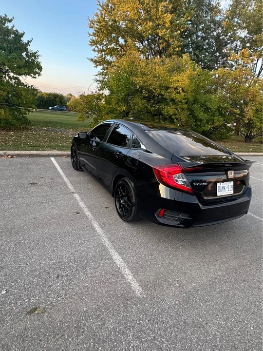2017 Honda Civic 10th Gen - Image 5 of 9