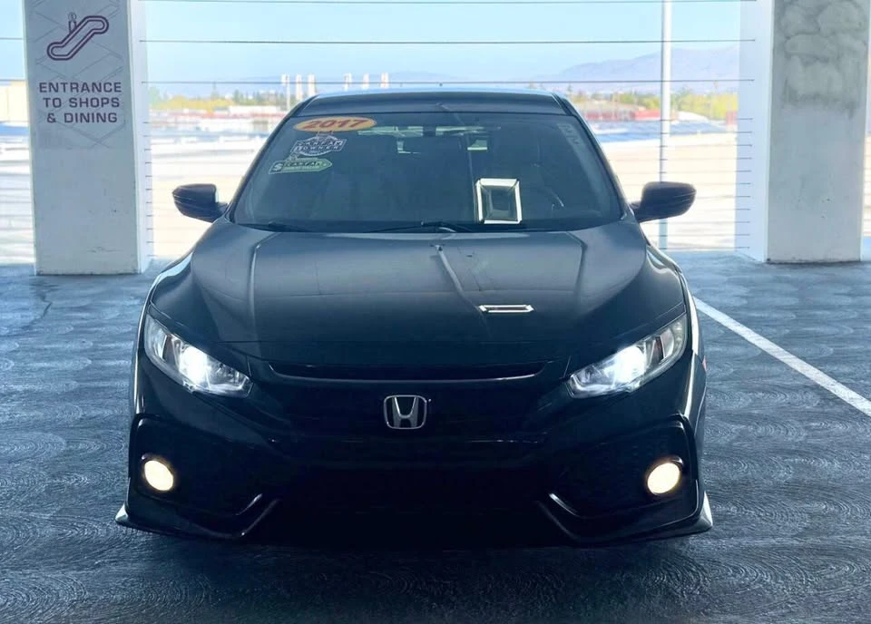 2017 Honda Civic 10th Gen - Image 10 of 19