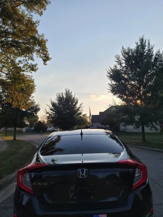 2017 Honda Civic 10th Gen - Image 9 of 19