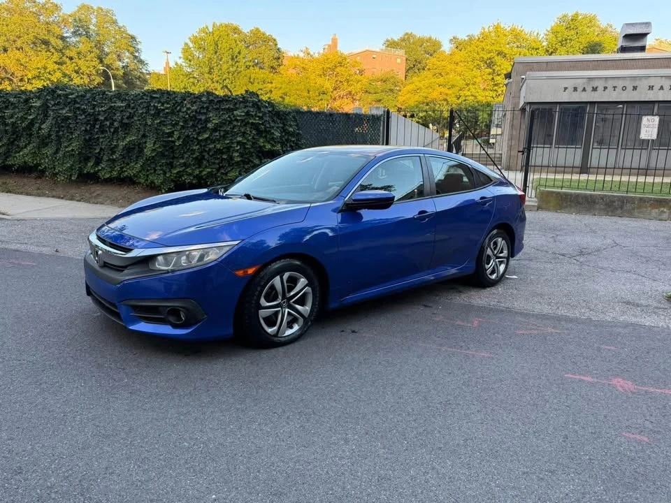 2017 Honda Civic 10th Gen - Image 8 of 11