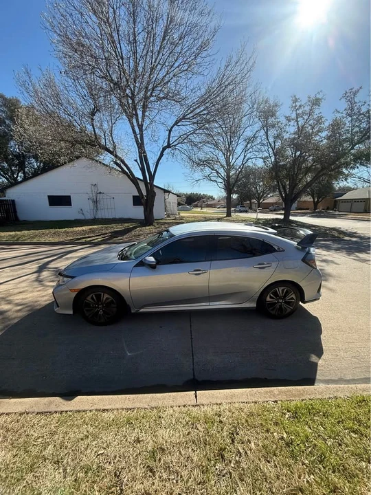 2017 Honda Civic 10th Gen - Image 2 of 11
