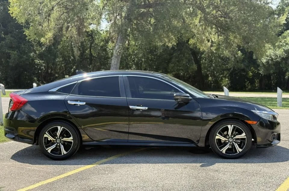 2017 Honda Civic 10th Gen - Image 13 of 14