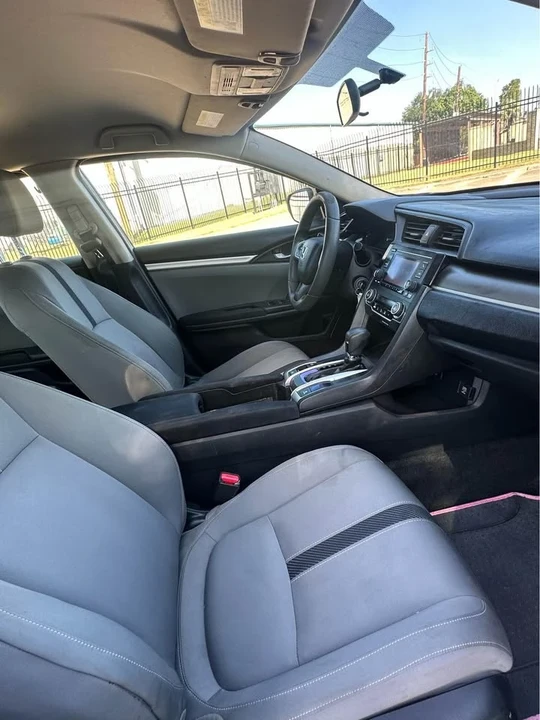 2017 Honda Civic 10th Gen - Image 10 of 11