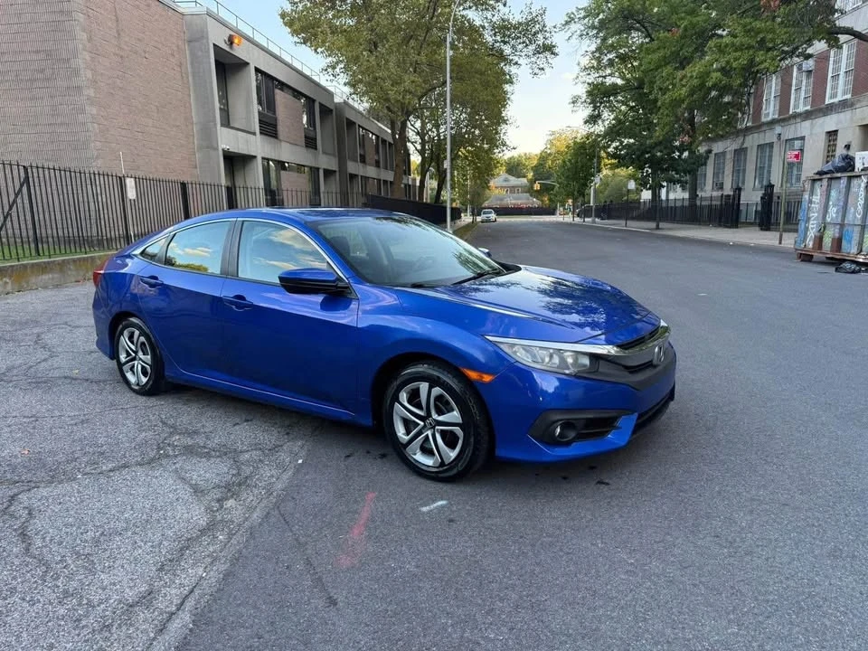 2017 Honda Civic 10th Gen - Image 6 of 11