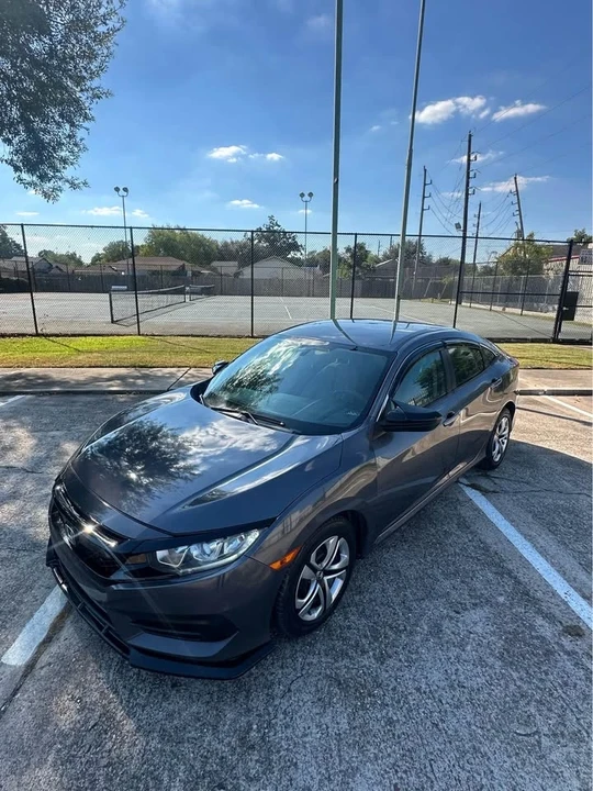 2017 Honda Civic 10th Gen - Image 4 of 11