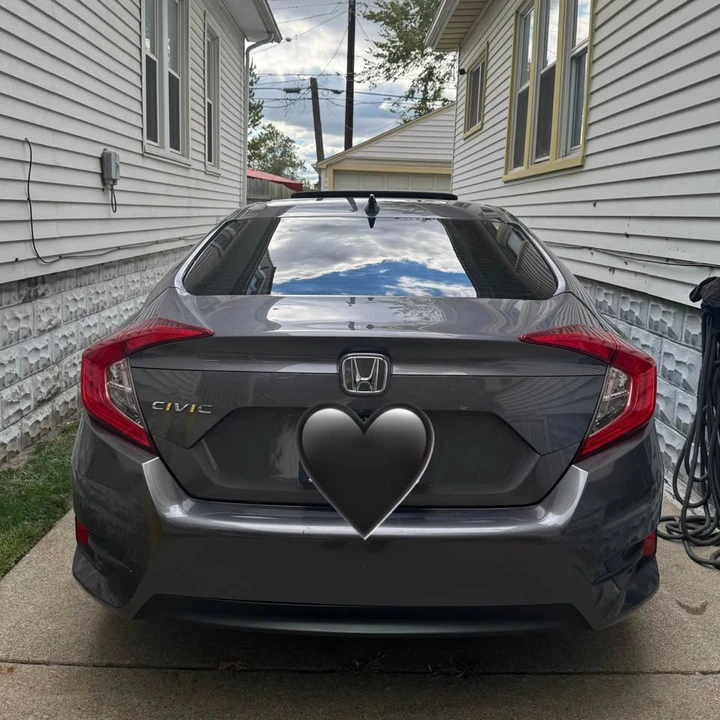 2017 Honda Civic 10th Gen - Image 5 of 10