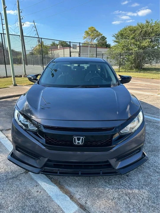 2017 Honda Civic 10th Gen - Image 3 of 11
