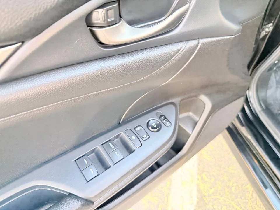 2017 Honda Civic 10th Gen - Image 11 of 19