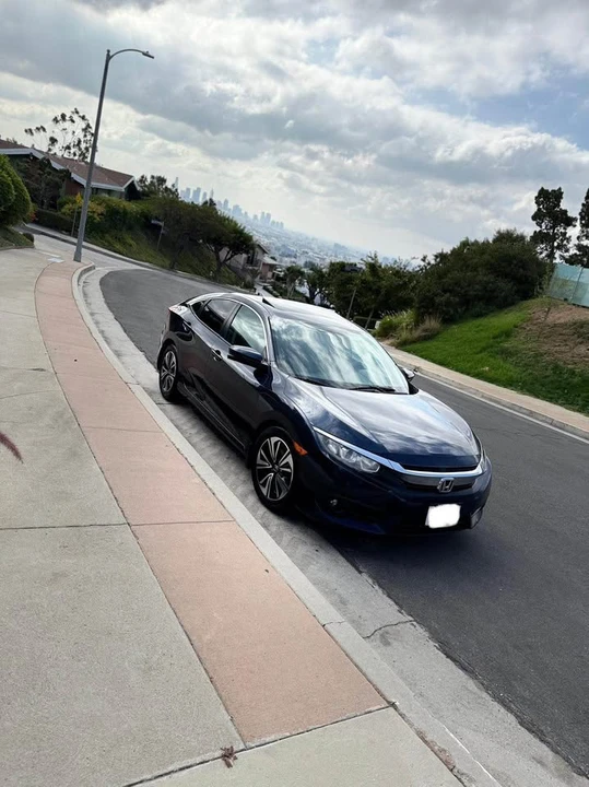 2017 Honda Civic 10th Gen - Image 3 of 15