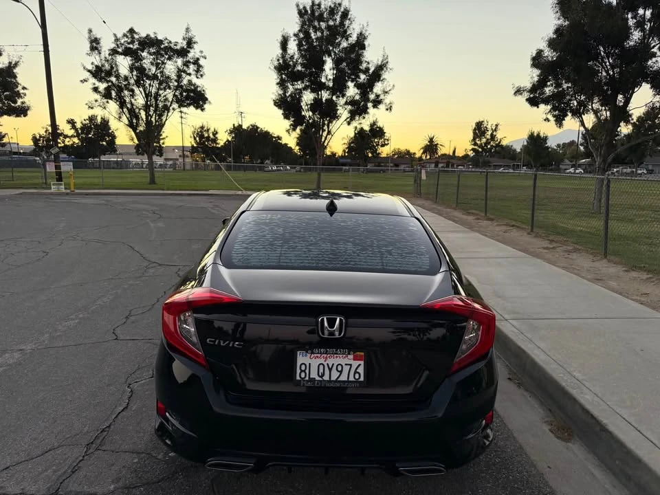 2017 Honda Civic 10th Gen - Image 4 of 11