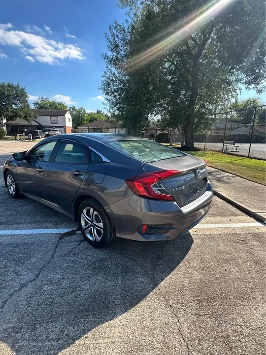 2017 Honda Civic 10th Gen - Image 5 of 11