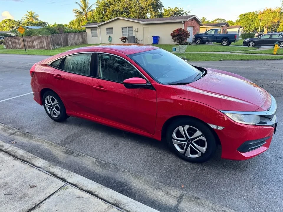 2017 Honda Civic 10th Gen - Image 3 of 8