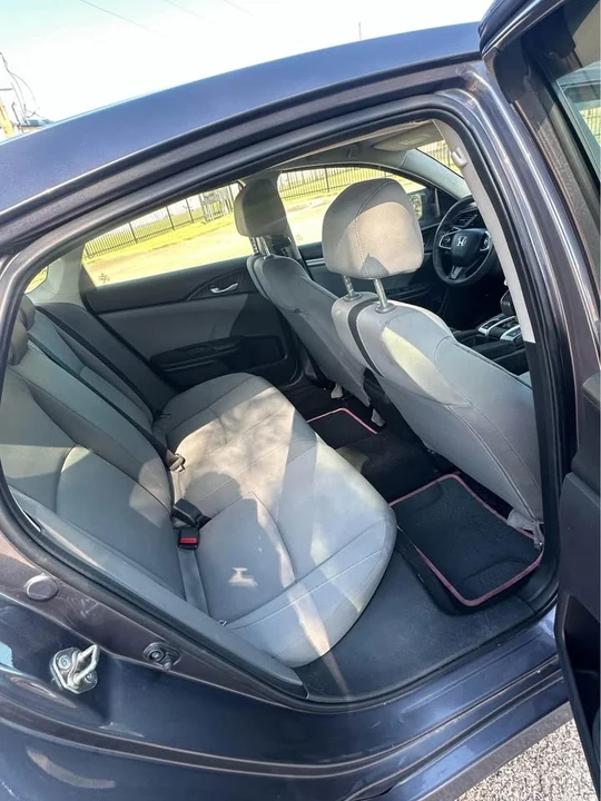 2017 Honda Civic 10th Gen - Image 8 of 11