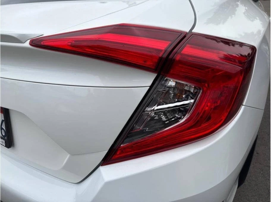 2017 Honda Civic 10th Gen - Image 6 of 16
