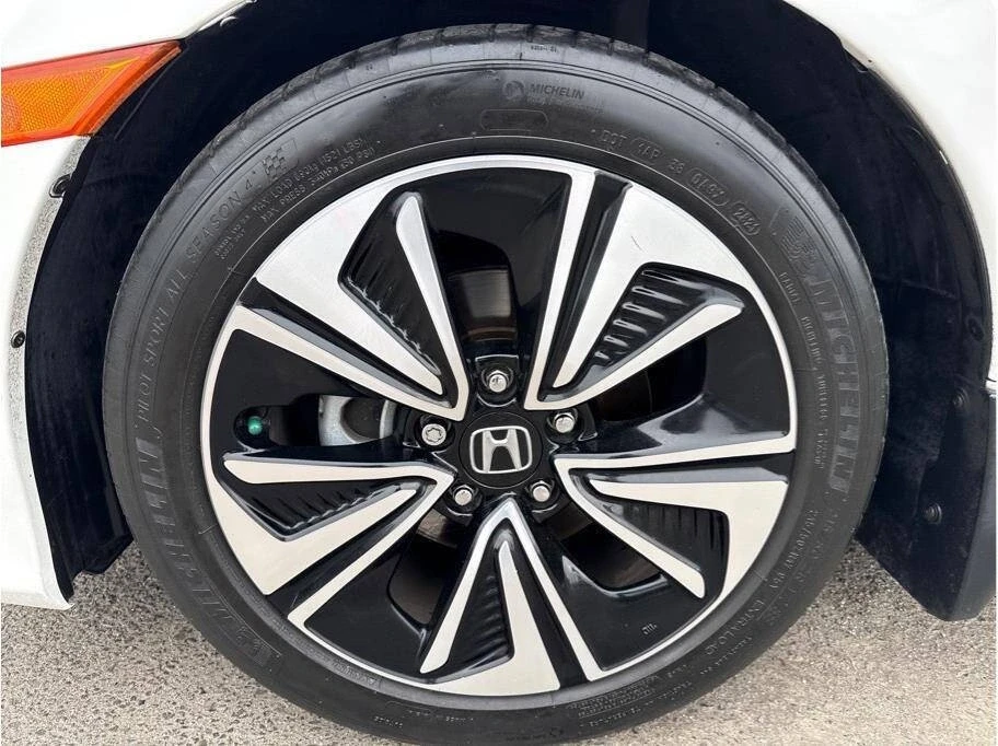 2017 Honda Civic 10th Gen - Image 4 of 16