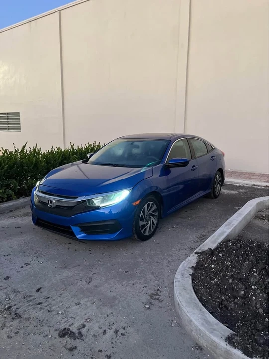 2017 Honda Civic 10th Gen - Image 6 of 10