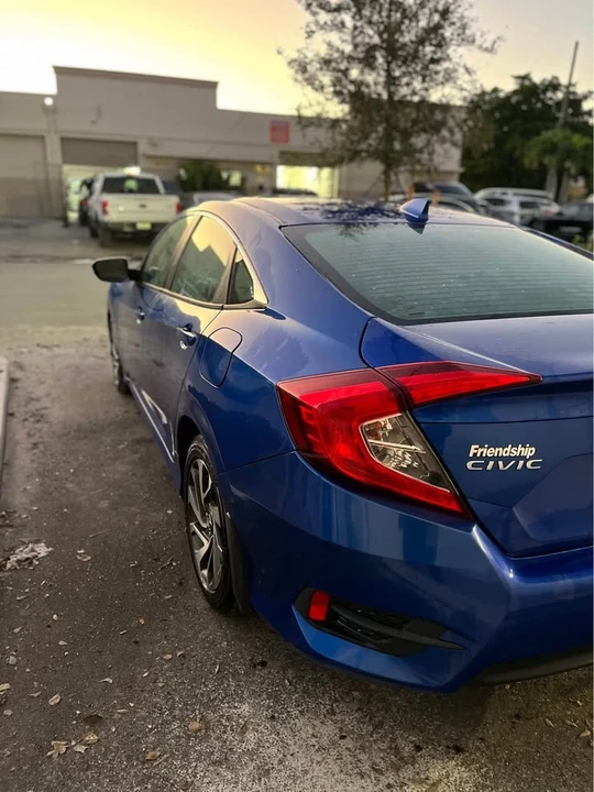 2017 Honda Civic 10th Gen - Image 4 of 10