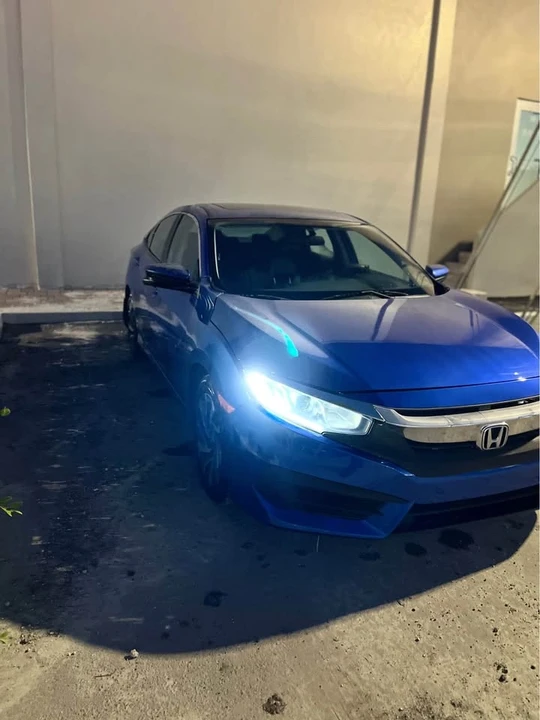 2017 Honda Civic 10th Gen - Image 2 of 10