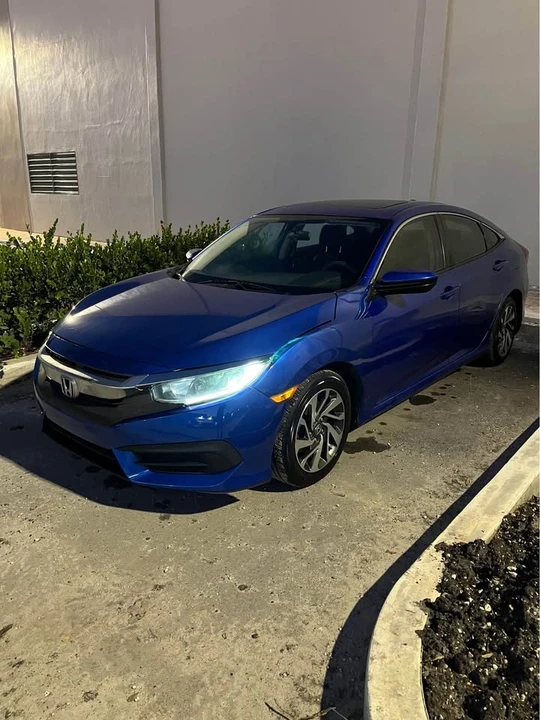 2017 Honda Civic 10th Gen - Image 3 of 10