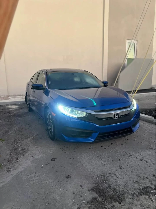 2017 Honda Civic 10th Gen - Image 8 of 10
