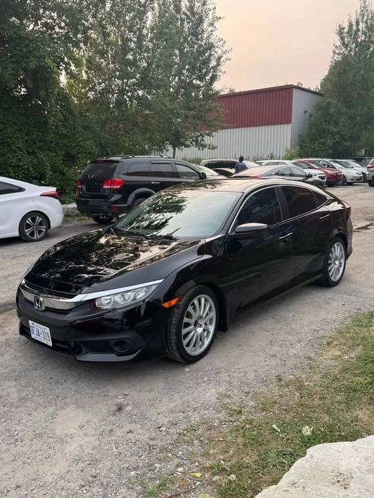 2017 Honda Civic 10th Gen - Image 2 of 4