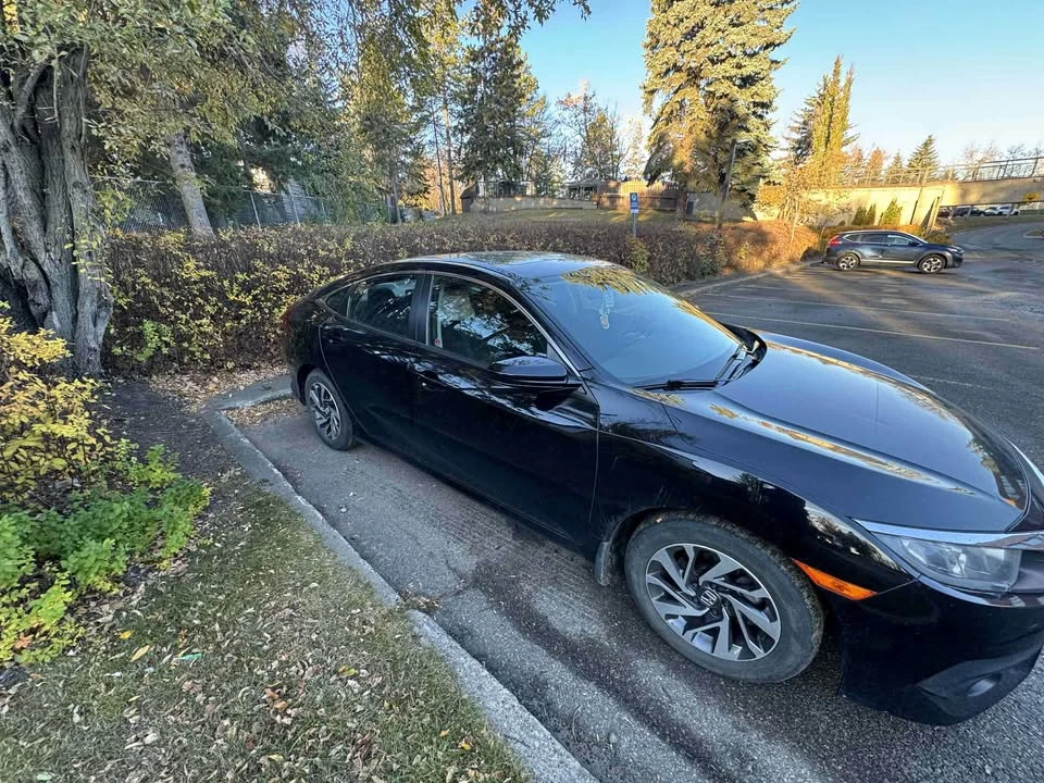 2017 Honda Civic 10th Gen - Image 2 of 6