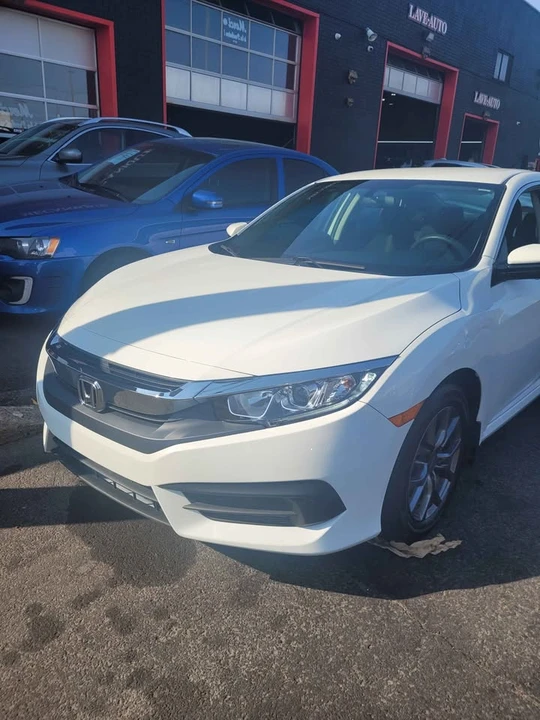 2017 Honda Civic 10th Gen - Image 4 of 10